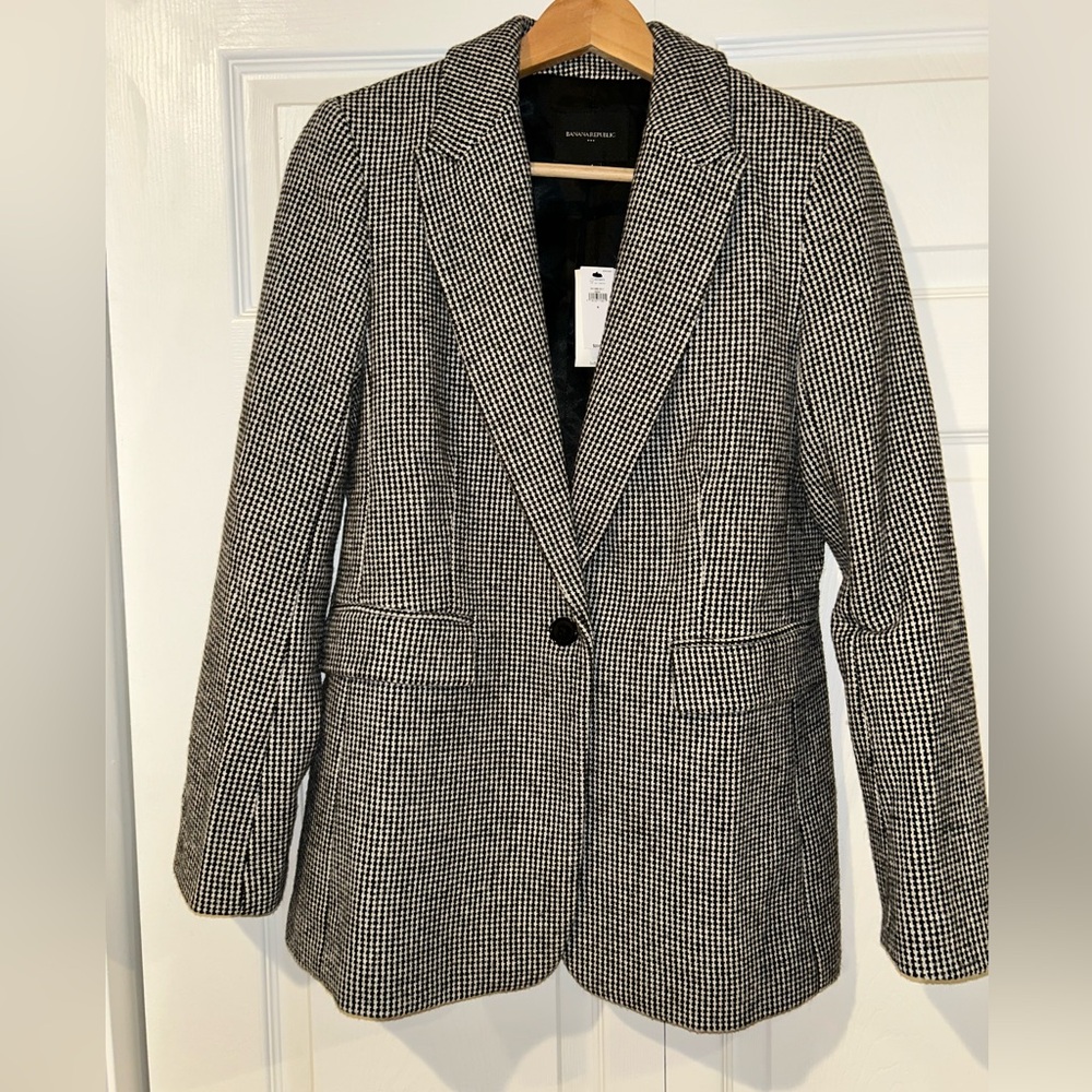 WOOL-BLEND HOUNDSTOOTH BLAZER
Banana Republic size 4